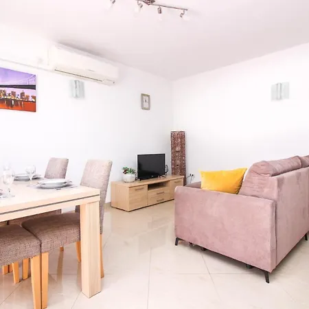 Lotta Apartment